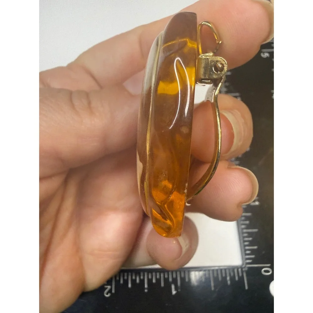 Vintage Amber Resin Cameo Scarf Clip Pendant Gold Tone Scalloped Edge Oval